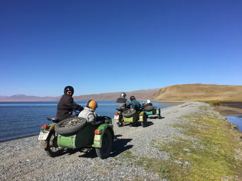 Motorradtour im himmlischen Gebirge, wildes Kirgistan Herbst 2022